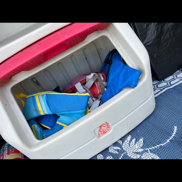 Step 2 toy box - Picture 7 of 12